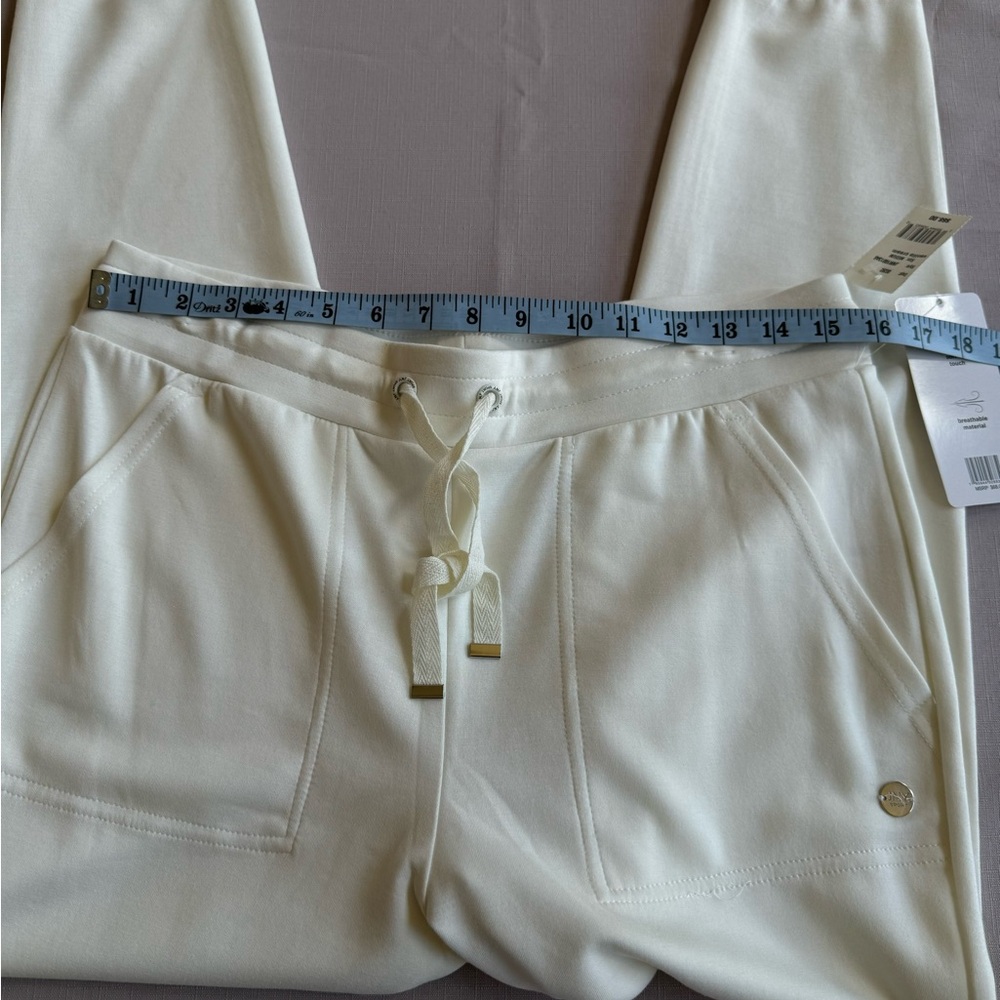 JONES New York Sports pants. Women designer pants. Size MEDIUM Msrp $68 - Picture 4 of 10